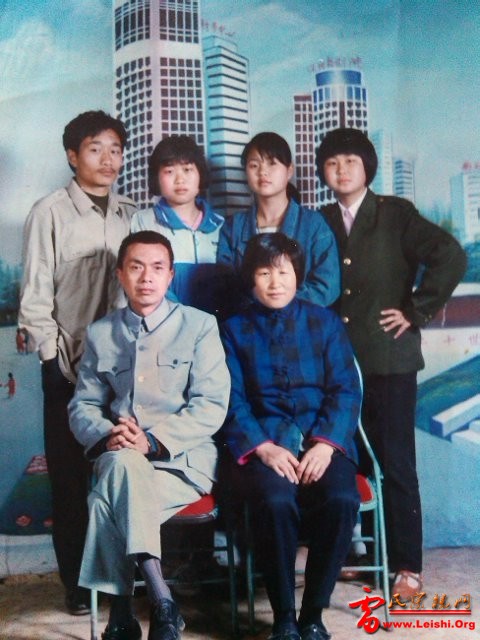 这是他们家20年前的全家福